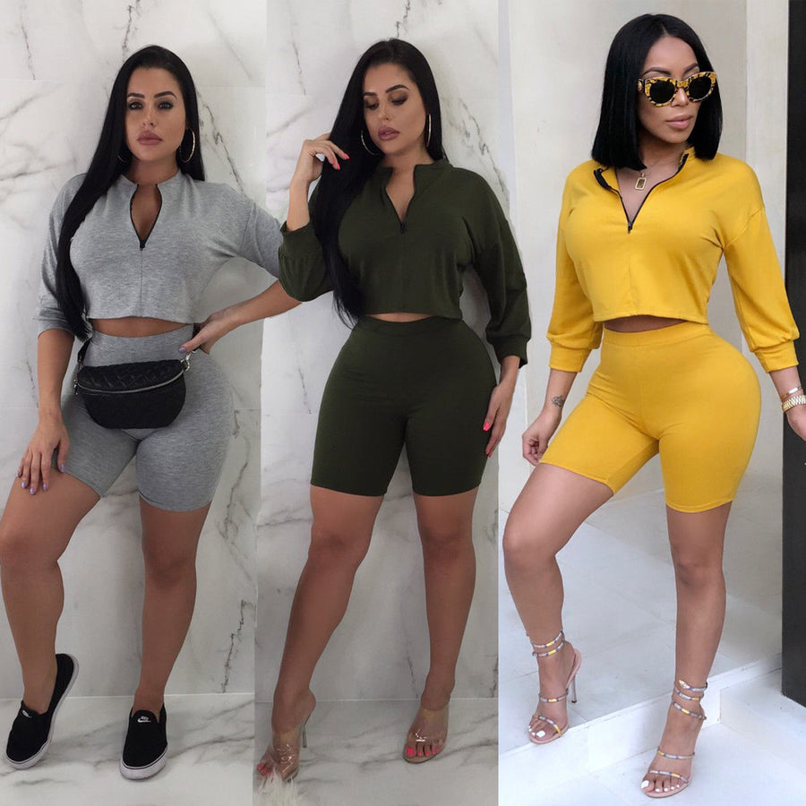Women's 2-Piece Tracksuit Set - Crop Top Hoodie & Track Pants