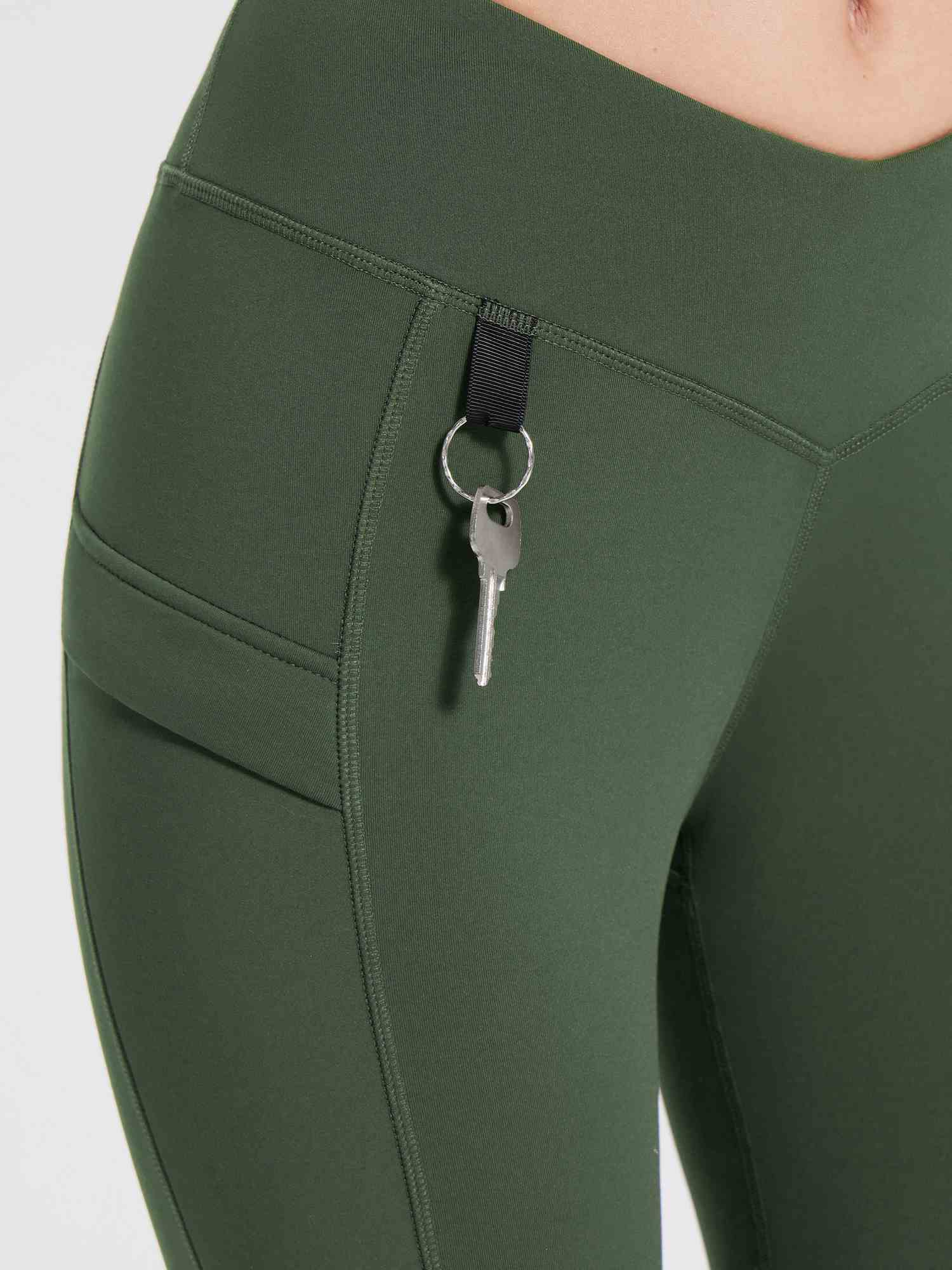 Fleece-Lined Multi-Pocket Hiking Leggings