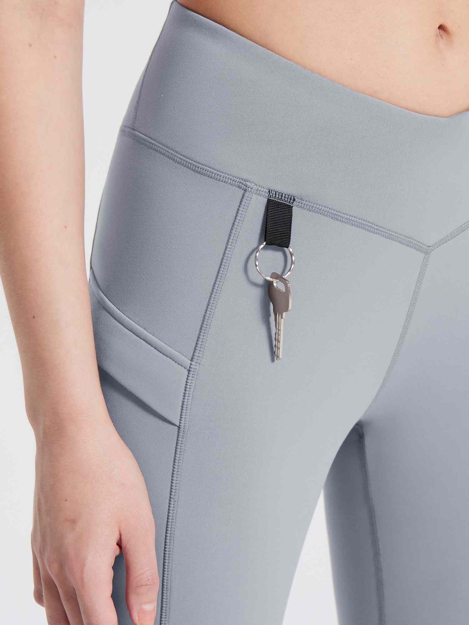 Fleece-Lined Multi-Pocket Hiking Leggings