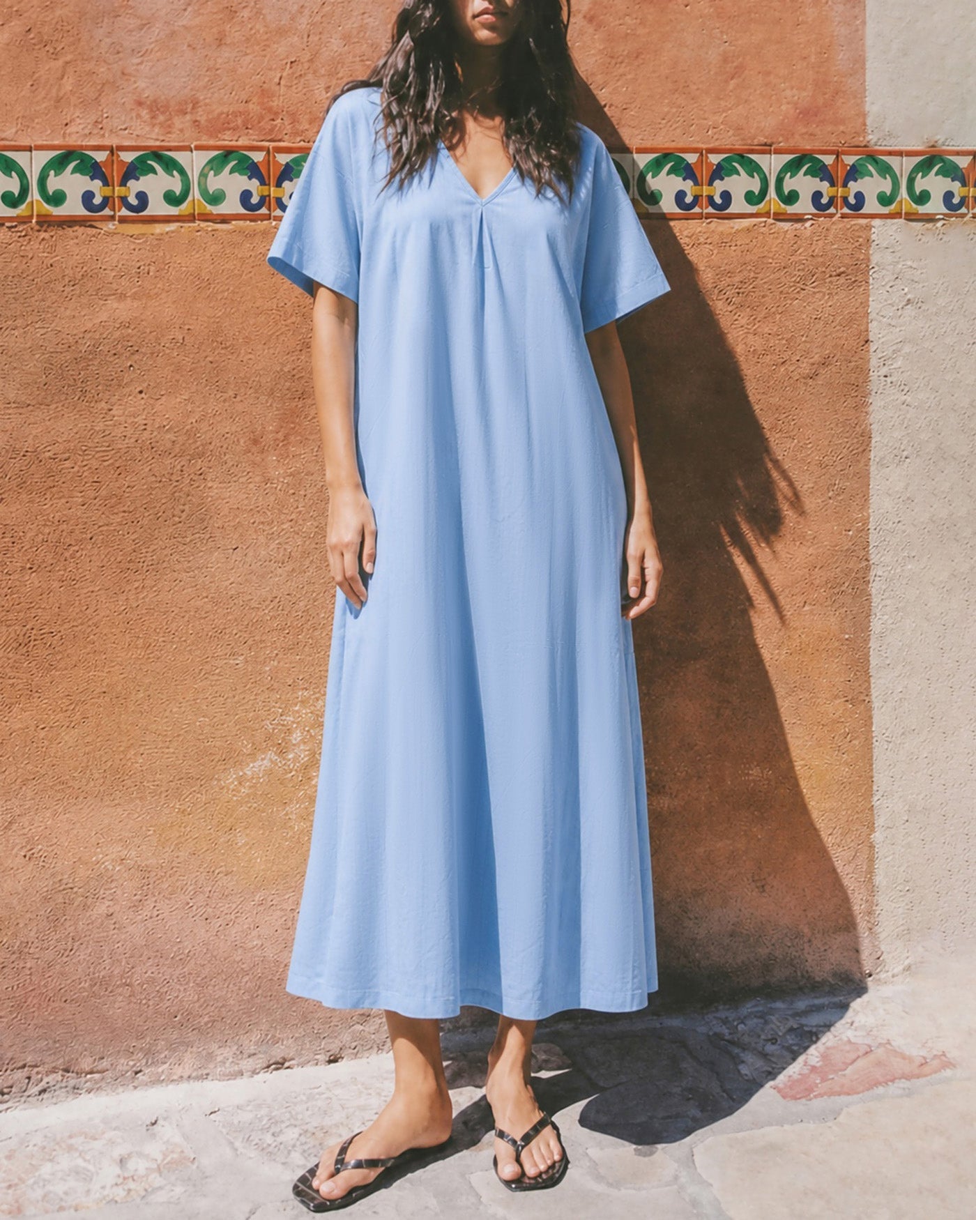 Blue Solid V Neck Pockets Midi Dress