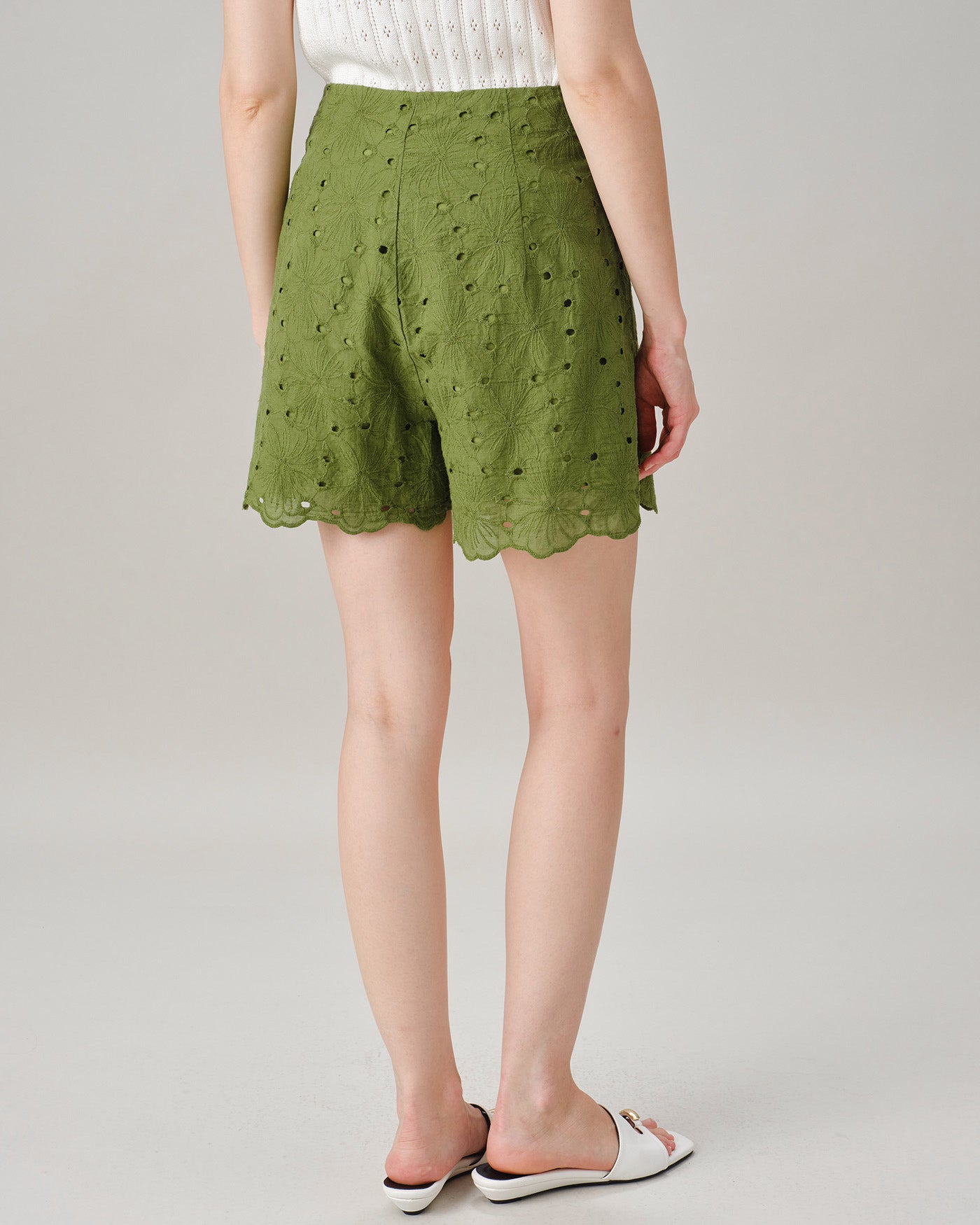 Green Cut Out Embroidery Pockets Shorts