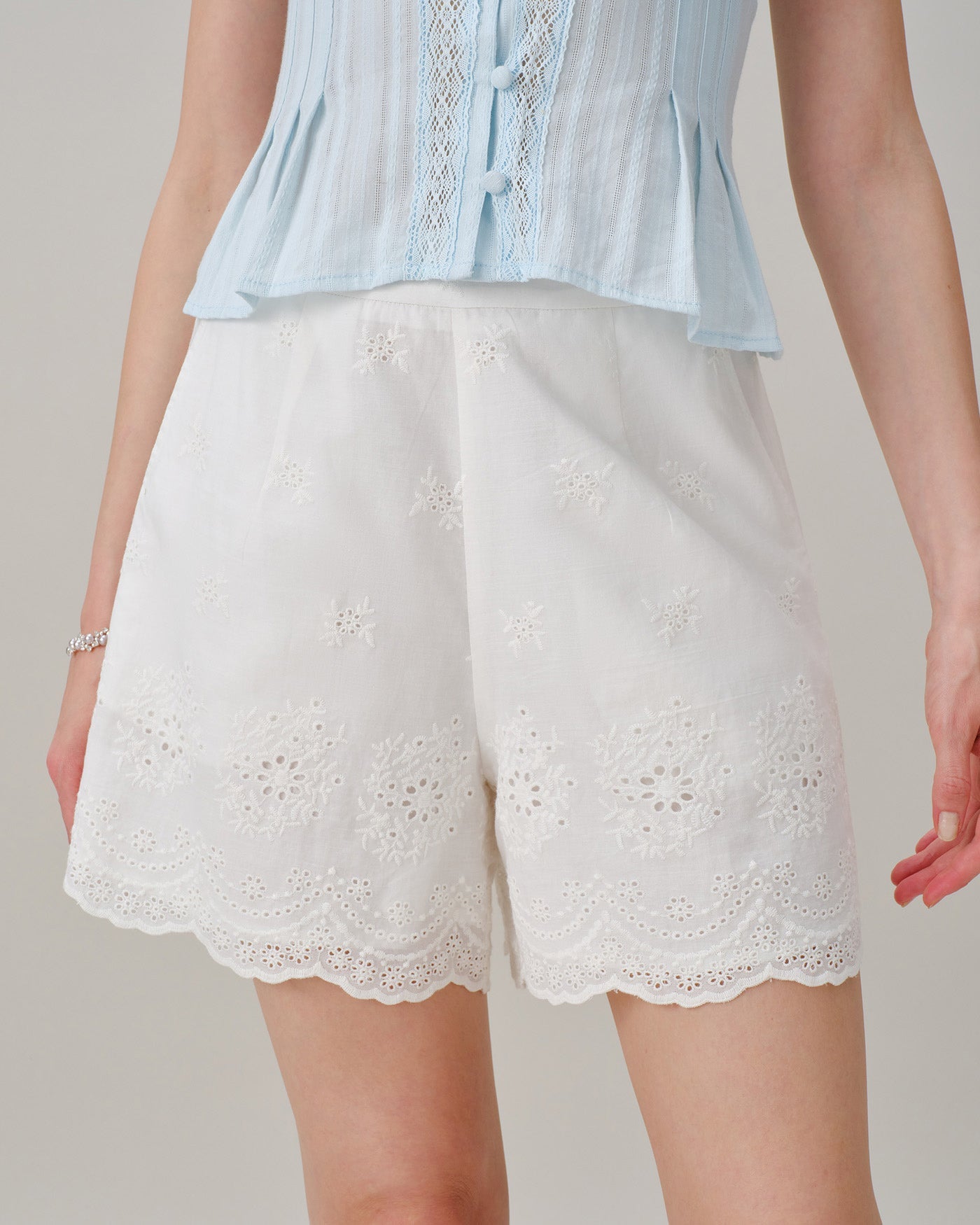 White Solid Embroidery Pockets Shorts