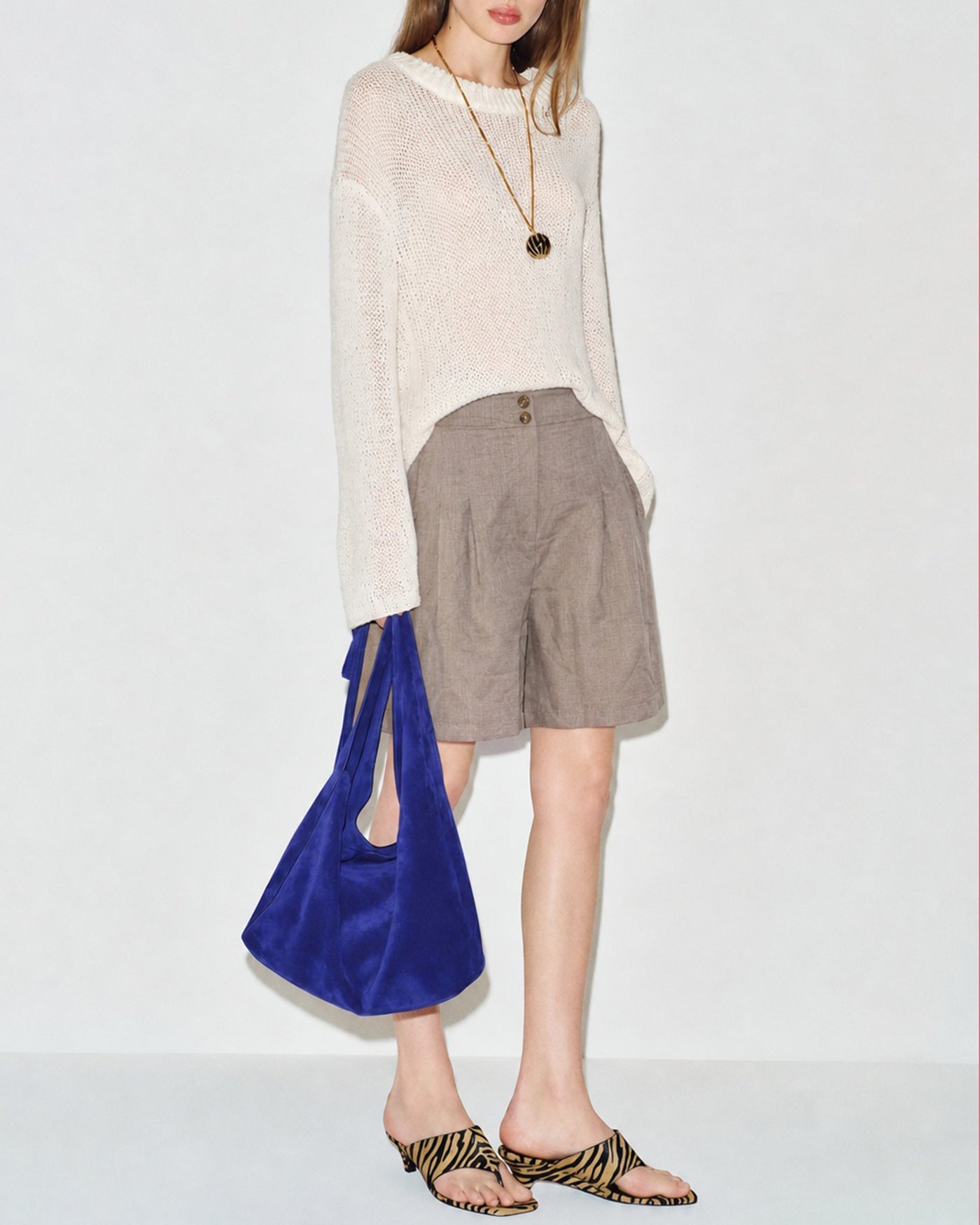 Brown Elastic Waist Pockets Shorts